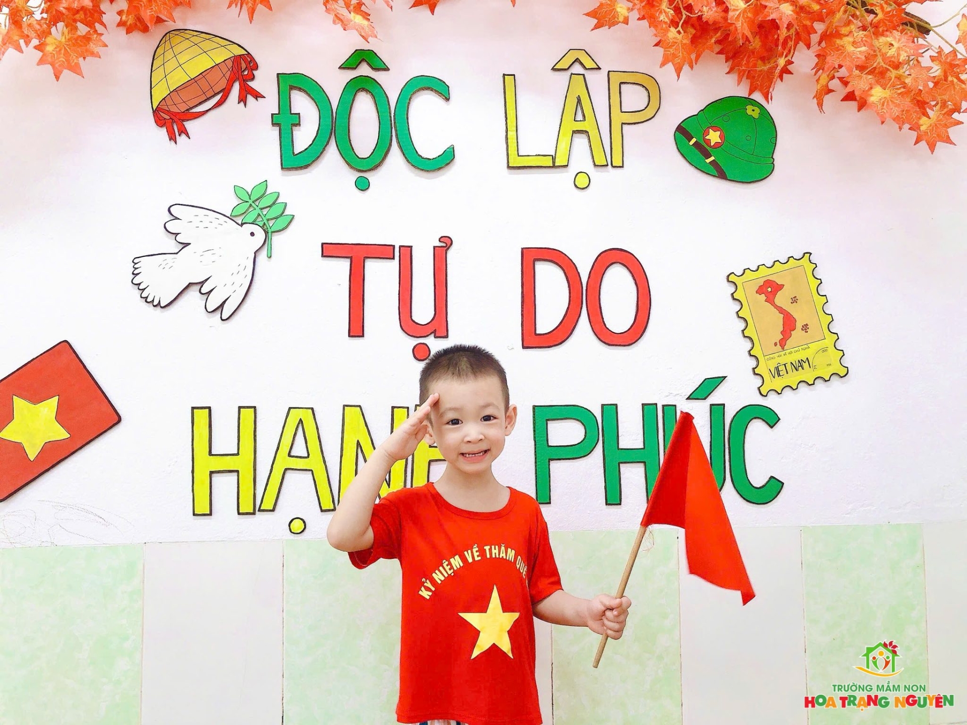 Rực rỡ sắc đỏ tự hào Việt Nam tại Hoa Trạng Nguyên